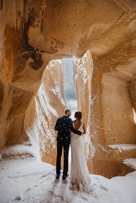 kış manzarası eşliğinde kapadokya düğün fotoğrafları 