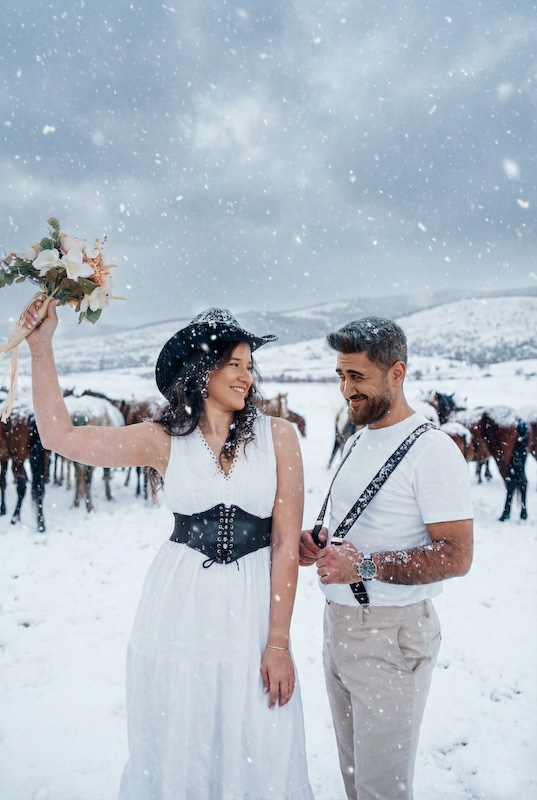 yapay zeka ile oluşturulmuş kapadokya düğün fotoğrafı 