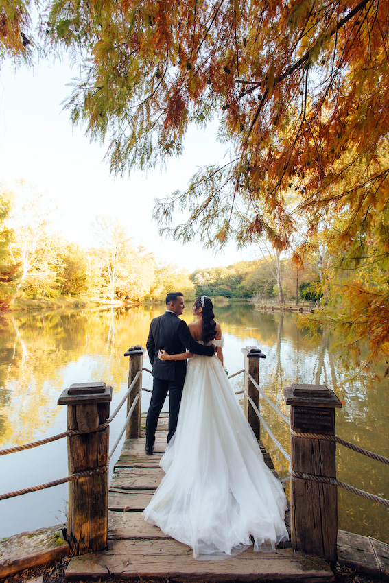 Hidiv Kasrı düğün fotoğraf çekiminde duygusal an yaşayan gelin Zeynep ve damat Ali’nin yakın plan portresi