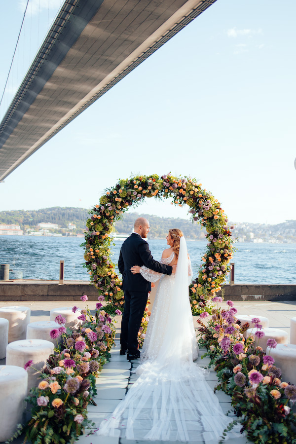 Ortaköy Polis Evi Boğaz manzarasında Refik ve Sıla düğün nikâh anı