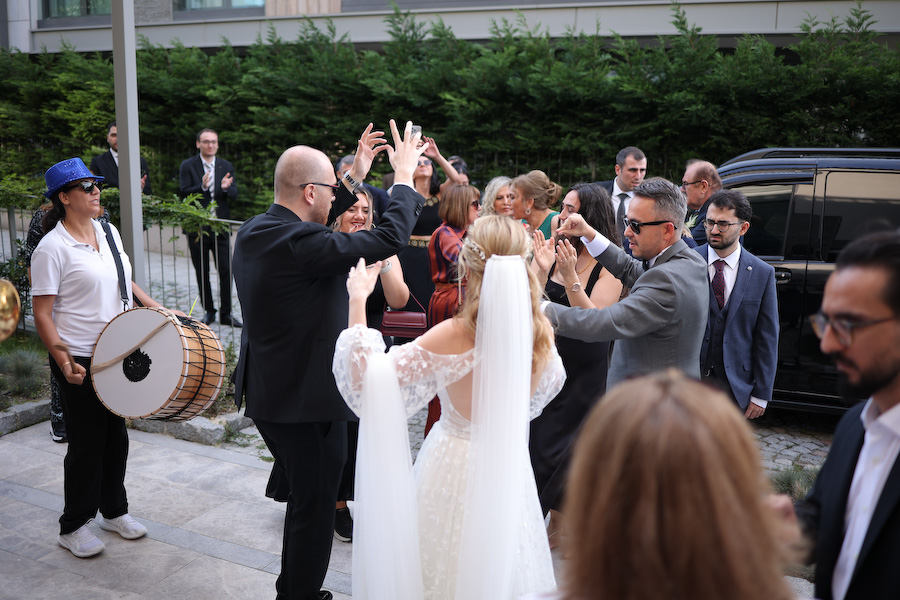 Ortaköy Polis Evi Boğaz manzarasında Refik ve Sıla düğün nikâh anı
