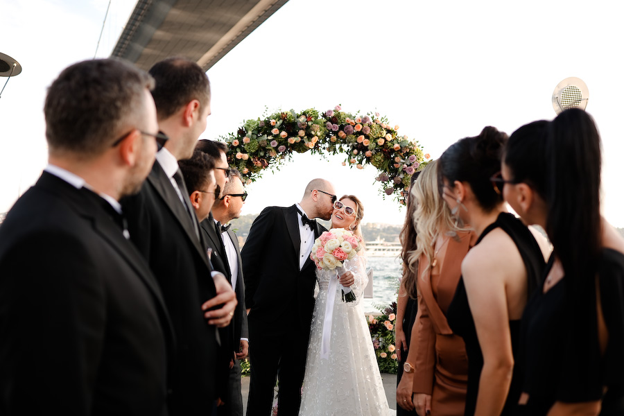 Ortaköy Polis Evi Boğaz manzarasında Refik ve Sıla düğün nikâh anı