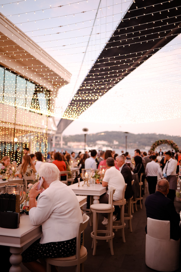 Ortaköy Polis Evi Boğaz manzarasında Refik ve Sıla düğün nikâh anı