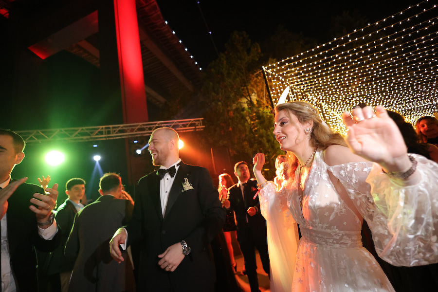 Ortaköy Polis Evi Boğaz manzarasında Refik ve Sıla düğün nikâh anı