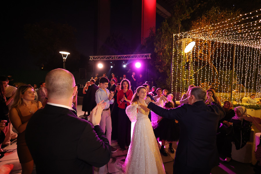 Ortaköy Polis Evi Boğaz manzarasında Refik ve Sıla düğün nikâh anı