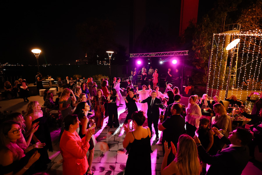 Ortaköy Polis Evi Boğaz manzarasında Refik ve Sıla düğün nikâh anı