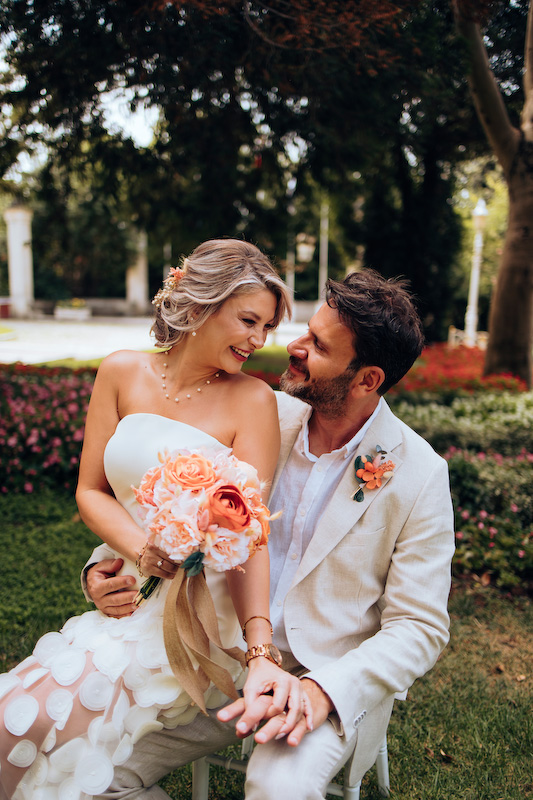 Hidiv Kasrı bahçesinde Nursel ve Murat’ın doğal ve romantik düğün fotoğraf çekimi